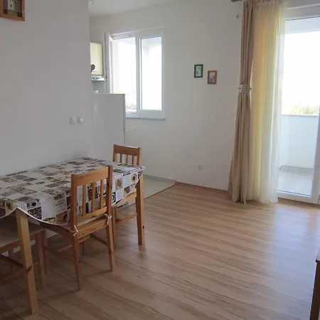 Pleasing In Pag Dalmatia, Croatia 帕格